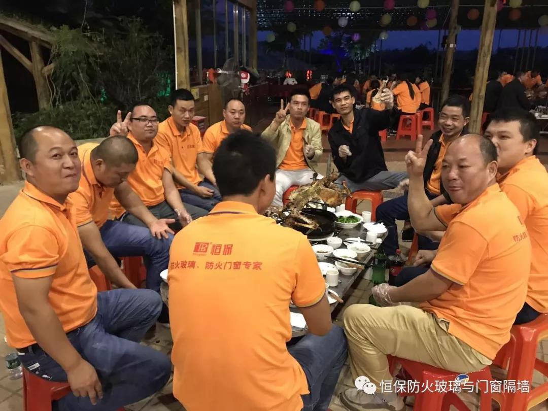 主题：“团结”与“效率”！精诚团结、再创新高！ --记公司在2017年10月17日组织了一场高明盈香户外拓展旅游活动